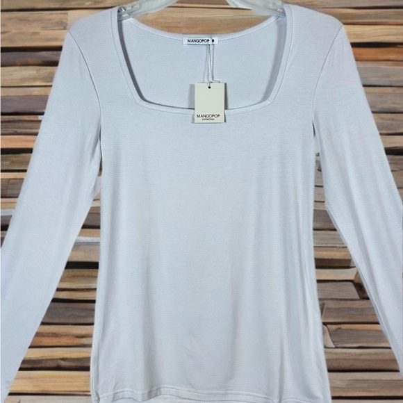 NWT Mangopop Women’s White Stretchy Knit Top / Size Medium - Picture 2 of 5